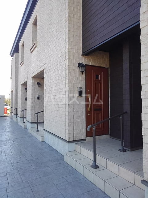 22/28 エントランス