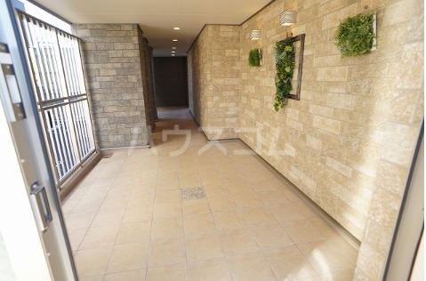 13/20 エントランス