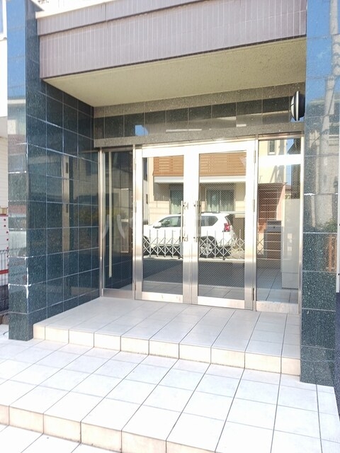 21/28 エントランス