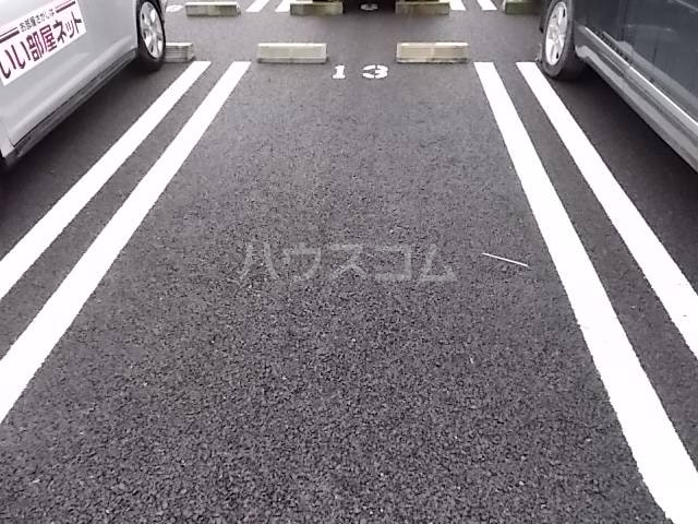 27/30 駐車場