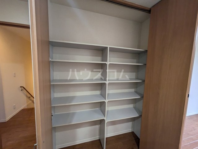 13/30 収納