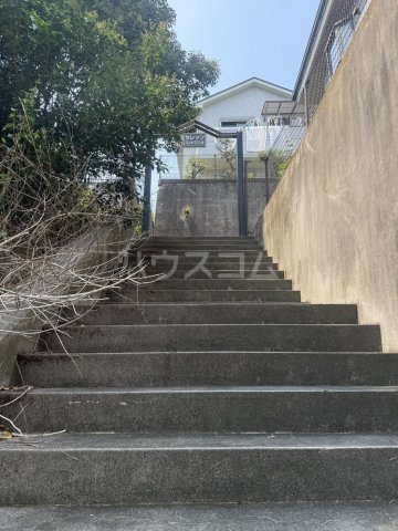 24/30 エントランス