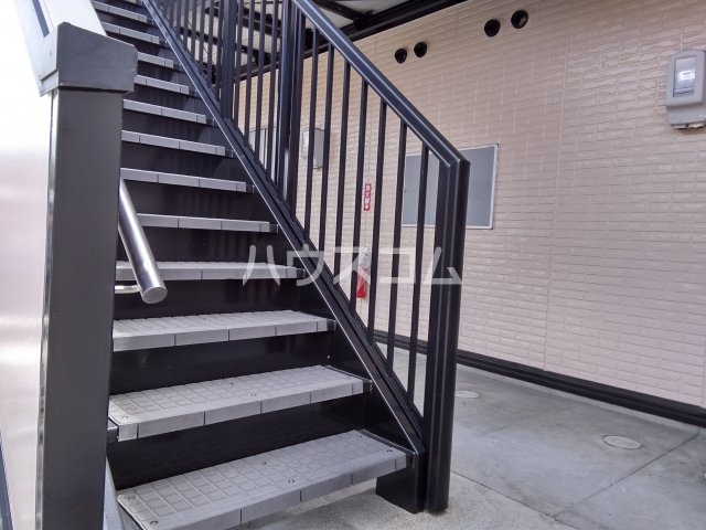 15/23 エントランス