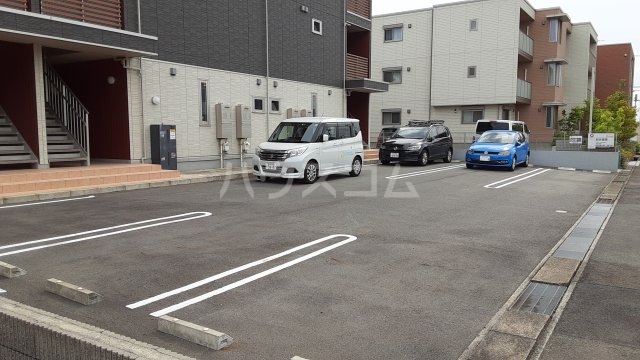 28/30 駐車場