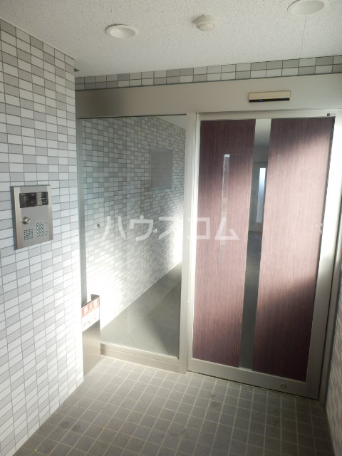 20/30 エントランス