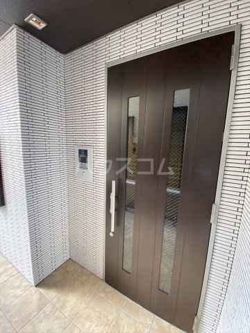 24/30 エントランス