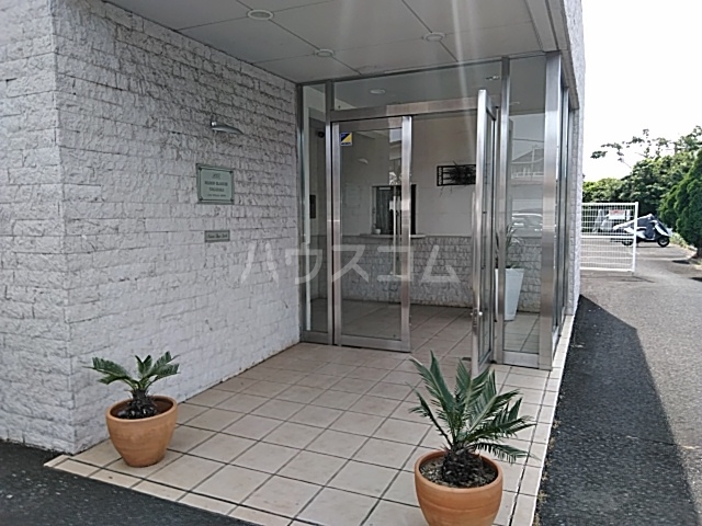 25/30 エントランス