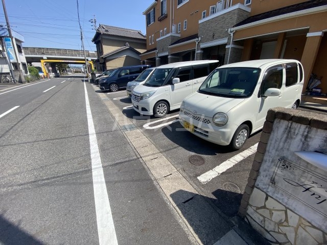 27/30 駐車場