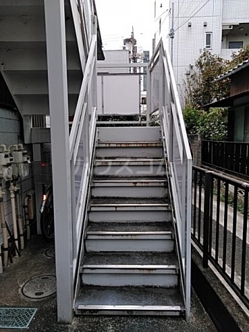 22/28 エントランス