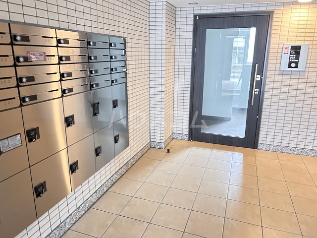 28/30 エントランス