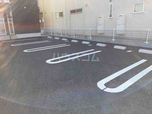 18/26 駐車場