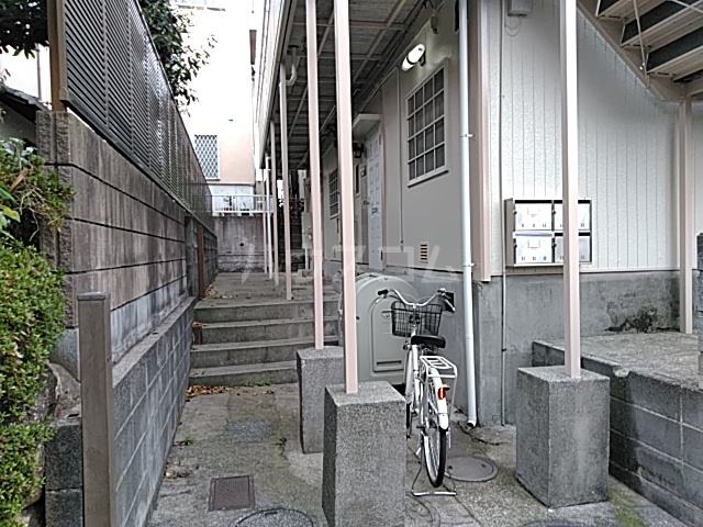 25/30 エントランス