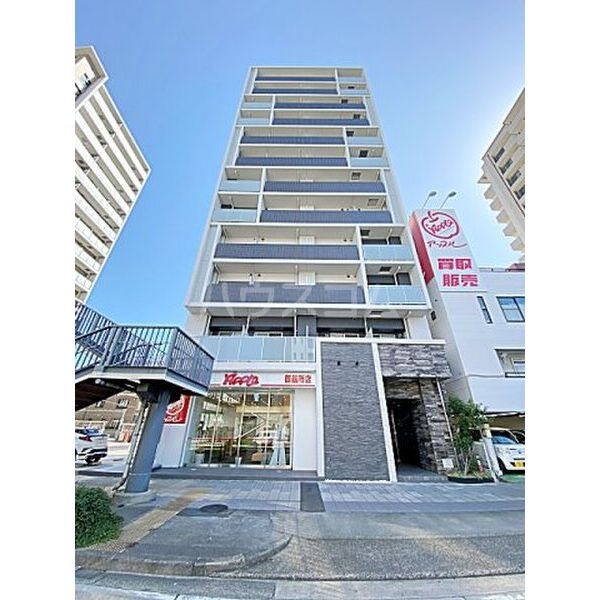 13/22 エントランス