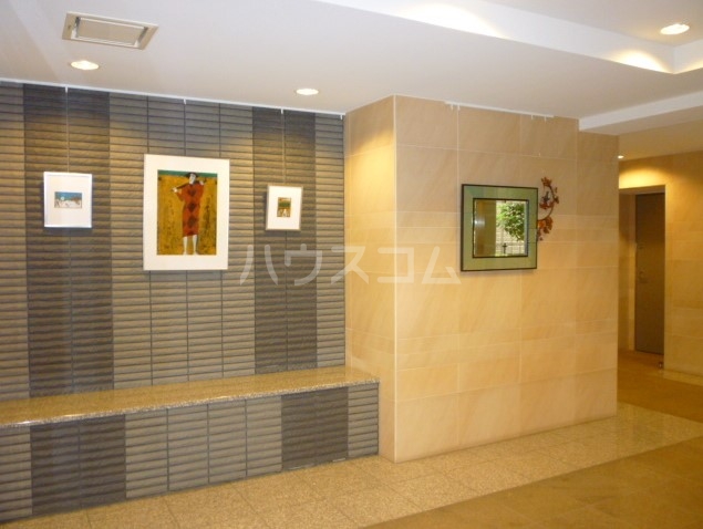 16/25 エントランス