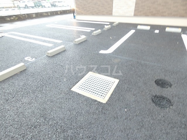 28/30 駐車場