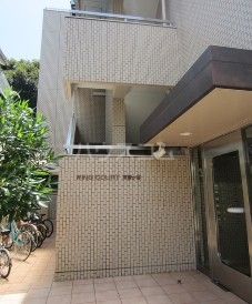 21/22 エントランス