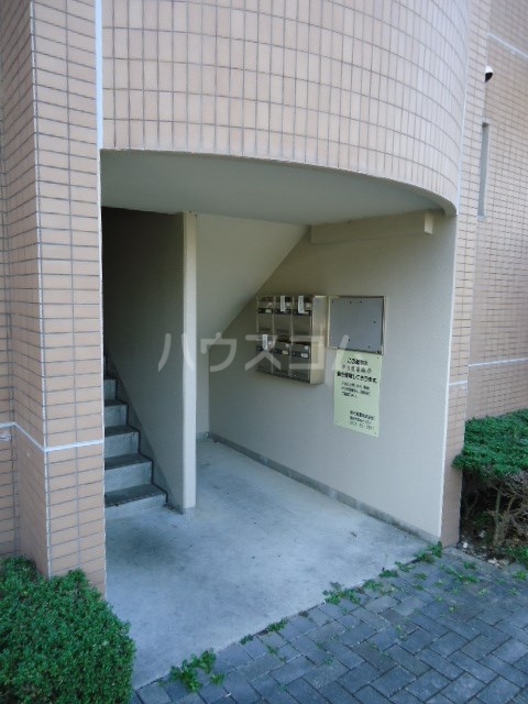 25/30 エントランス