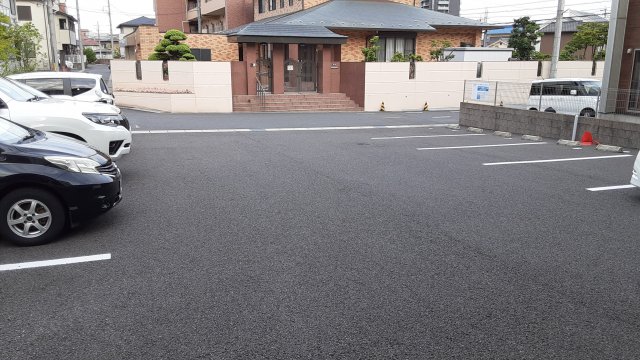 2/4 駐車場