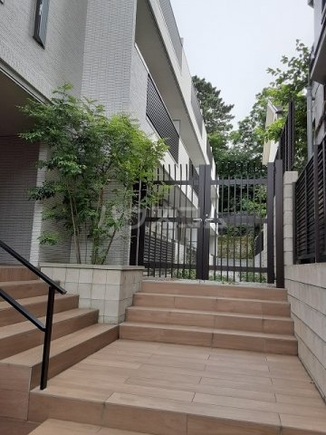 28/30 エントランス