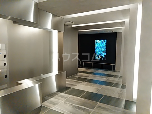 27/30 エントランス