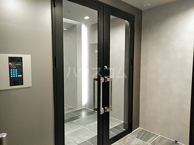 28/30 エントランス