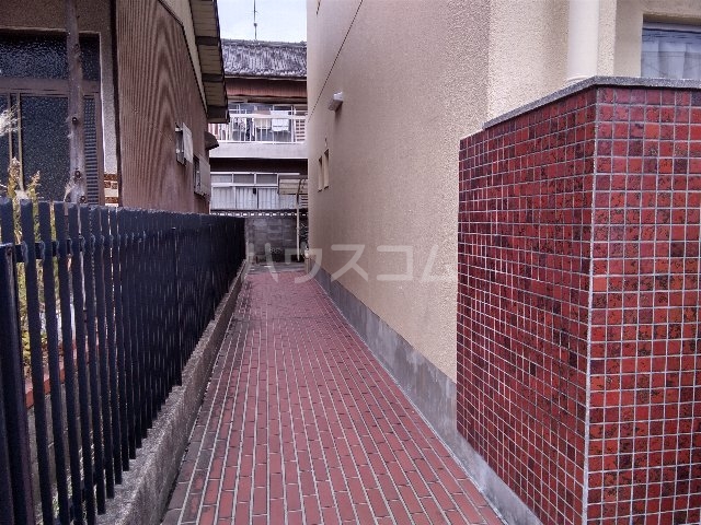 16/25 エントランス