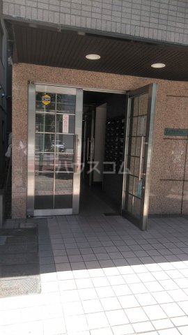 24/30 エントランス