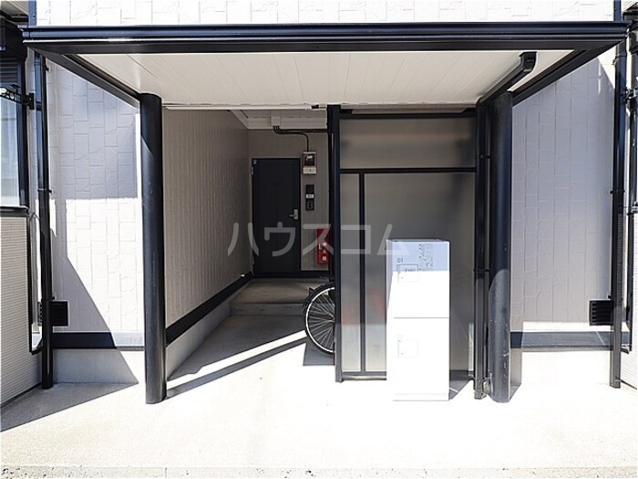 18/23 エントランス