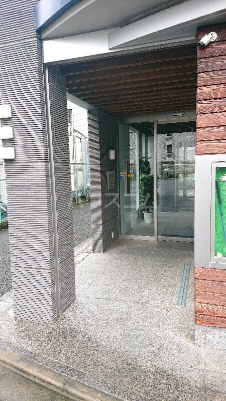 21/30 エントランス