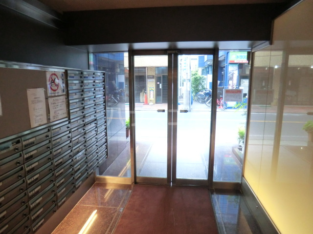 22/27 エントランス