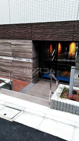 23/28 エントランス