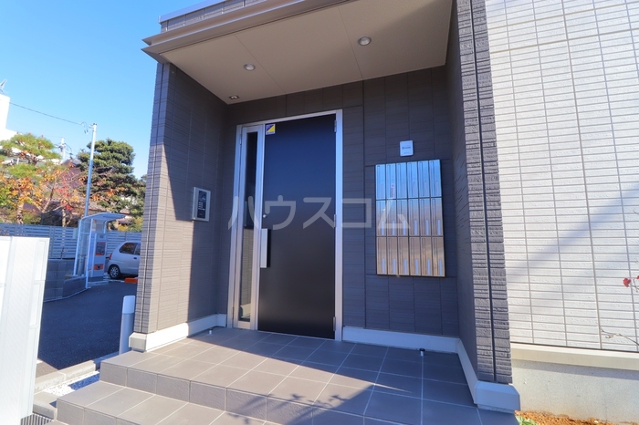 27/30 エントランス