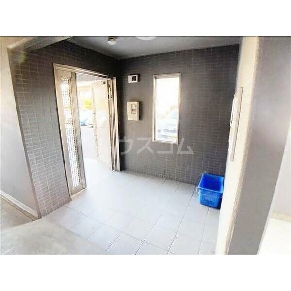 16/27 エントランス