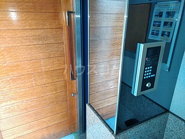 25/30 エントランス