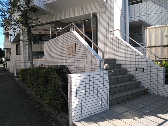 28/30 エントランス