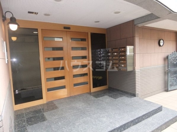 19/25 エントランス