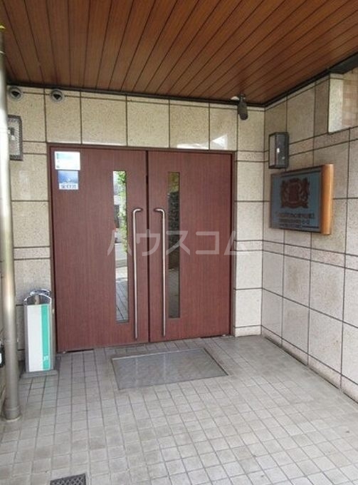 16/23 エントランス