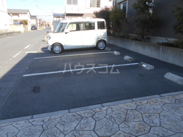 25/28 駐車場