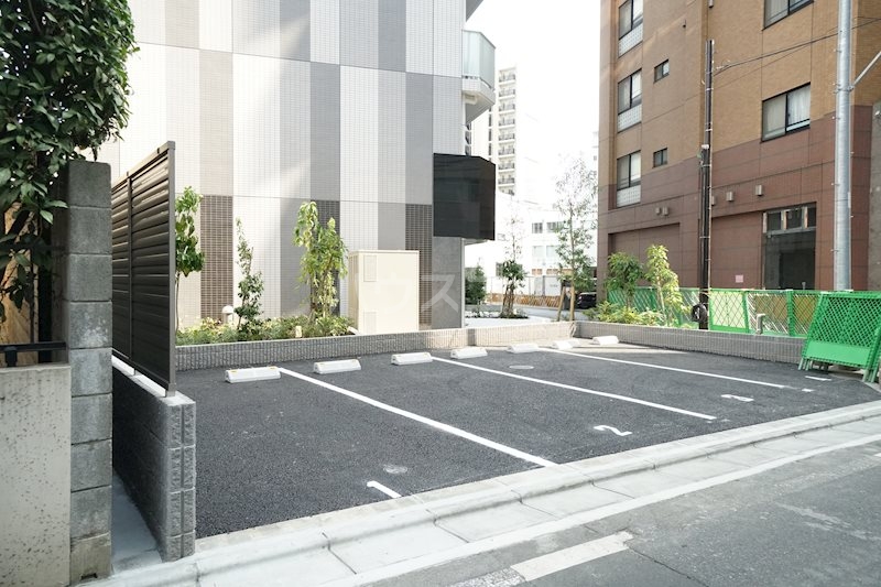 27/30 駐車場