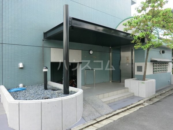 21/30 エントランス