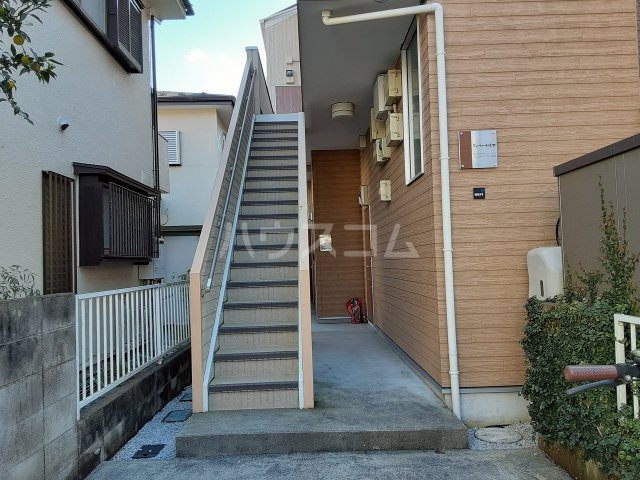 24/30 エントランス