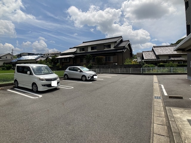 28/30 駐車場