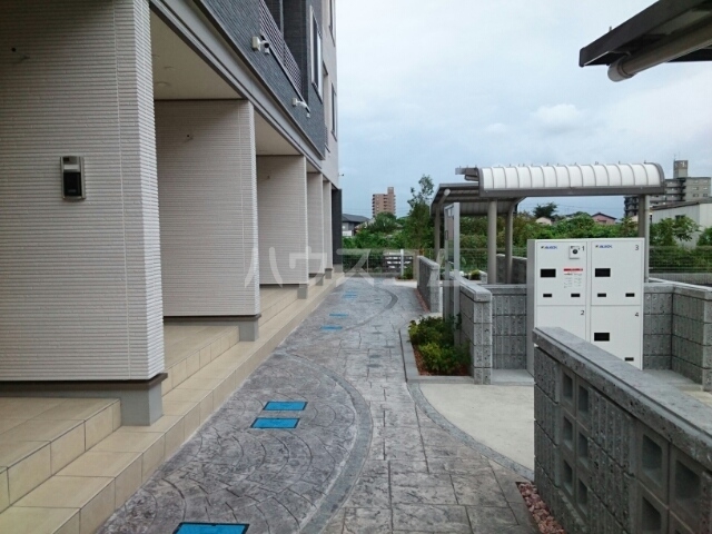 16/22 エントランス