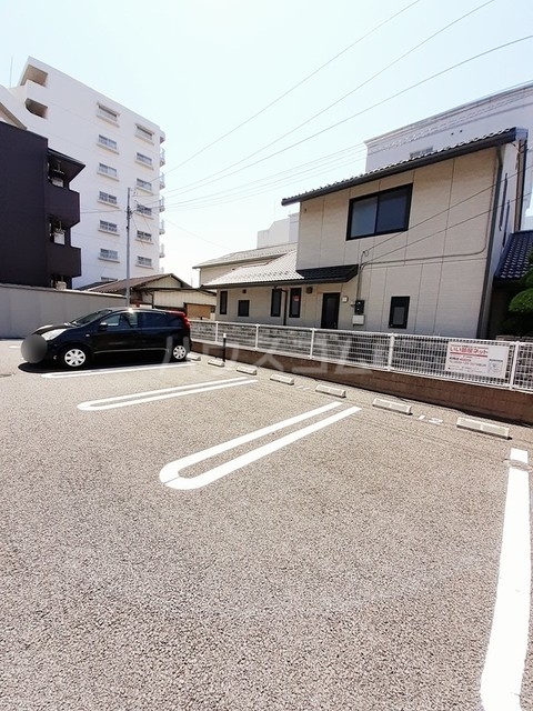 15/28 駐車場