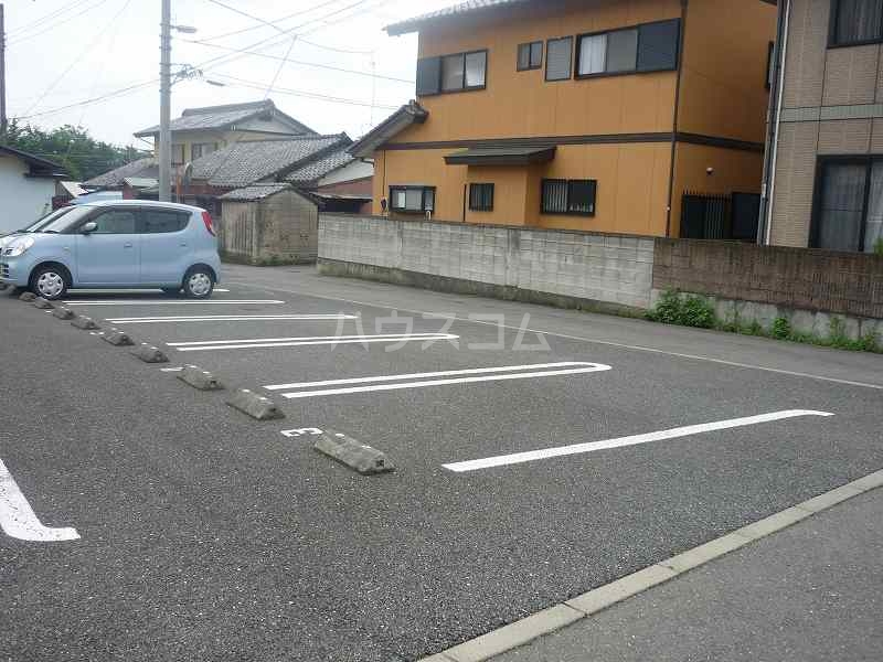 26/30 駐車場