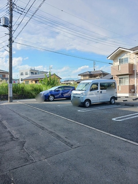 27/30 駐車場