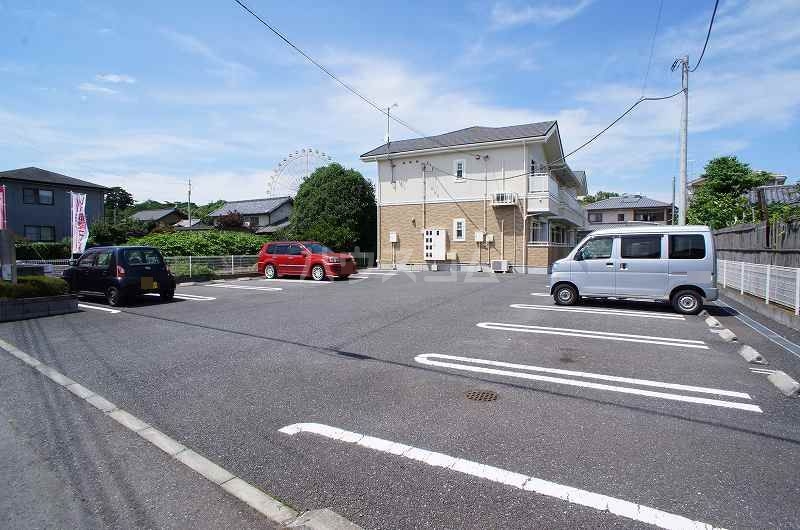 18/28 駐車場