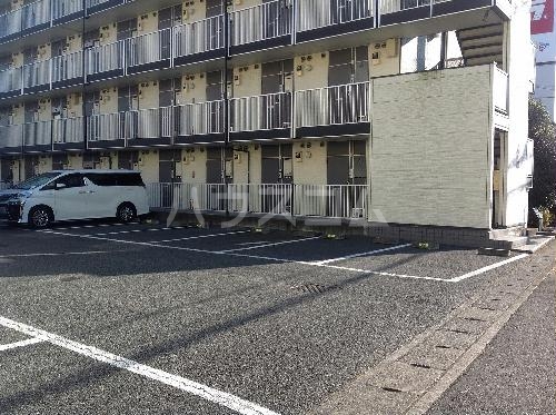 13/22 駐車場