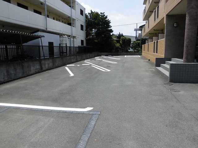 25/30 駐車場
