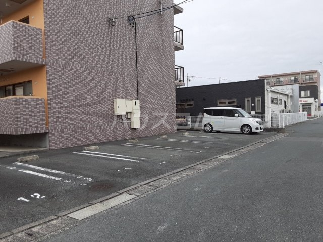 28/30 駐車場